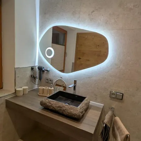Wellness Mit Sauna, Outdoor Whirlpool & Kamin Apartamento