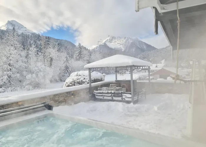 Wellness Mit Sauna, Outdoor Whirlpool & Kamin דירה